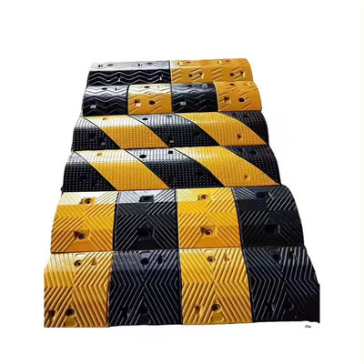 comprar Bumps de velocidade amarelo e preto / Bump de estrada de borracha personalizado Fabricação em linha